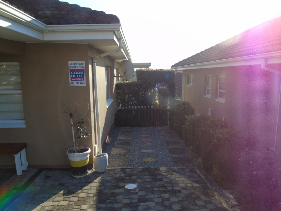 To Let 3 Bedroom Property for Rent in Beacon Bay Eastern Cape